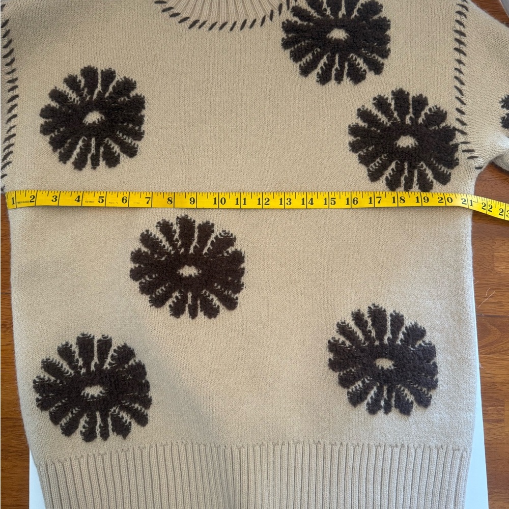 Beige and Brown Floral‎ Women's Sweater S/M - Picture 7 of 8